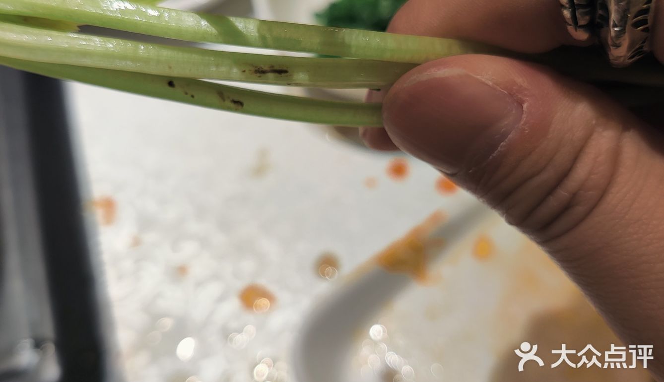 我觉得无论如何菜没洗干净是肯定不对的