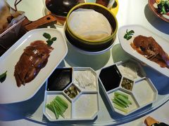 金牌烙饼卷香肘-悦融·京鲁菜·露台花园(安定门店)