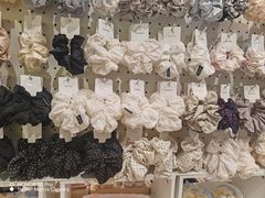 -名创优品(北京新中关购物中心地铁层店)