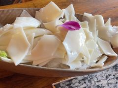 -老牌坊云南鱼豆花火锅(哈西万达店)