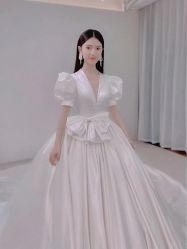-觅白婚纱礼服馆