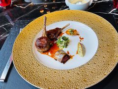 嫩烤羔羊排配茄香佐料-L'ATELIER de Joel Robuchon(外滩18号店)