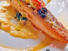 香煎三文鱼柳-YUE·6·西式融合餐厅(外滩六号店)
