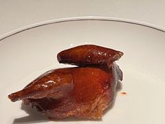 玻璃脆皮香茅石岐乳鸽-炳胜私厨(万象前海店)
