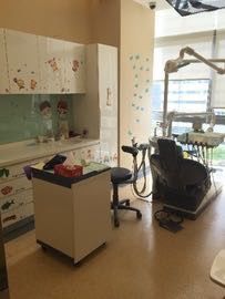 -瑞尔齿科(上海长风大悦城店)