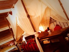 -Cuc Gach Quan Restaurant