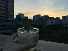 -拖板鞋咖啡旅行酒店(春熙路地铁站店)