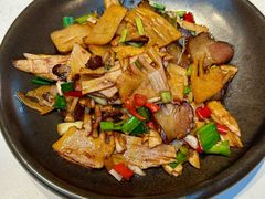 -阿瓦山寨·湘菜现炒·剁椒鱼头王(咸阳总店)