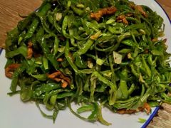 鲜豆角丝炒肉-姥姥家春饼店(八里庄店)