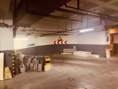 -上海南新雅皇冠假日酒店-停车场