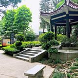 隐藏在老城区别致的小公园