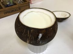 -志龙皇冠吃货椰子铺