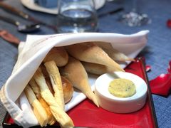 -弦月窗LUNETTE BY AMANDA(复兴路店)