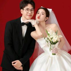 -喜爱高定婚纱摄影