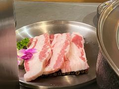 -围炉肉舍•炭烤活鳗•丹东海鲜烤肉(步行街店)