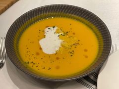 南瓜汤-WOLFGANG PUCK KITCHEN & BAR(迪士尼小镇店)