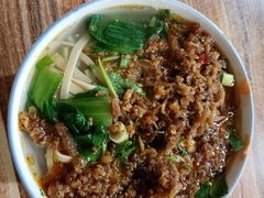 三鲜米线-老字号杨坡红油米线腊汁肉夹馍(东四道巷店)