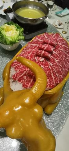 榕港海鲜大酒楼(徐汇店)-"牛年就要牛气冲天……不过这个牛盆是塑料.