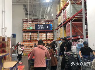 今天跟我妈来买鸡蛋，结果一进来人简直多到爆