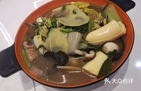 Mushroom Hot Pot with Spicy Sauce