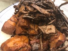 茶树菇红烧肉-芙蓉凰花园酒楼