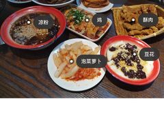 -爆炸头阿姨小四川正宗川味小吃(无任何分店)