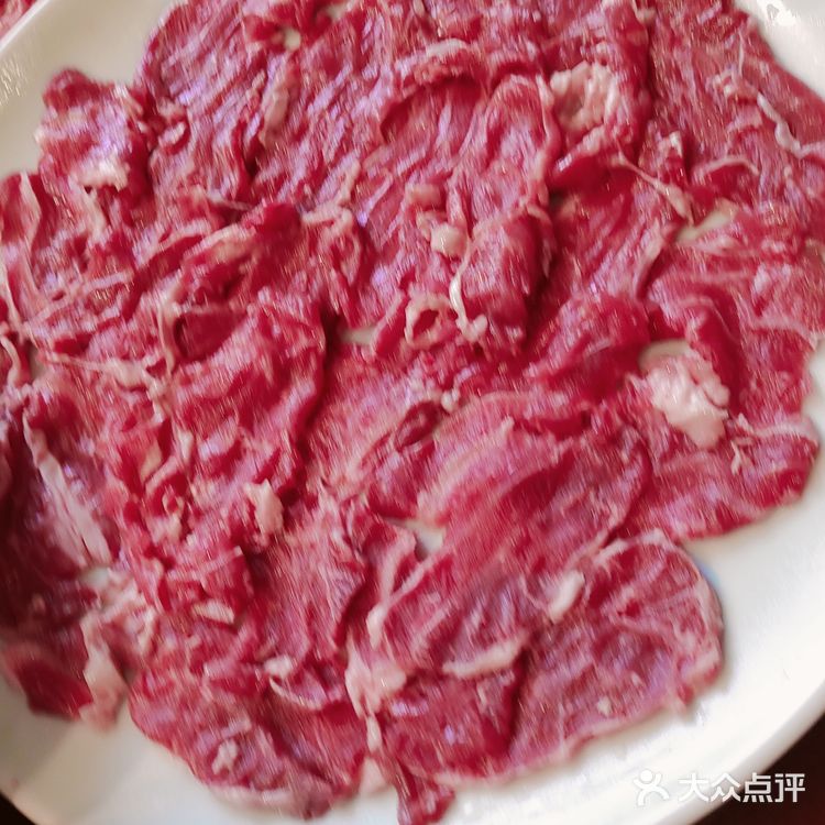 说到跃华春鲜牛府火锅，我首先想到的是那鲜嫩的牛肉！