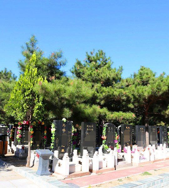 北京八宝山人民公墓