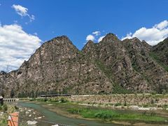 -百里峡七彩艺术小镇