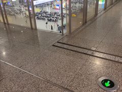 -麦当劳(上海虹桥站30B检票口楼上)