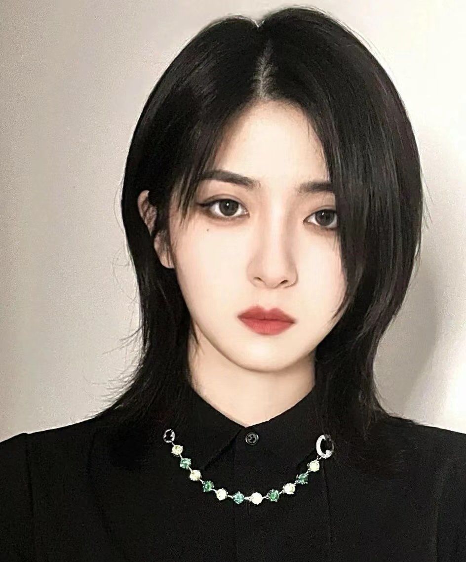 锁骨碎发还好看的碎发发型,适合偏中性风的女孩纸哦