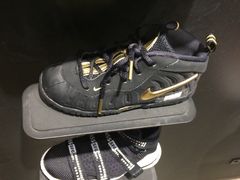 -NIKE品牌体验店(金源新燕莎店)