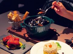 -Oasis Bar & Grill
