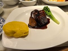 招牌茨菇红烧肉配荷叶夹-淮扬府(安定门店)