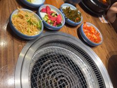 -明洞阿姨·韩式酱蟹烤肉·创意料理(三元桥店)