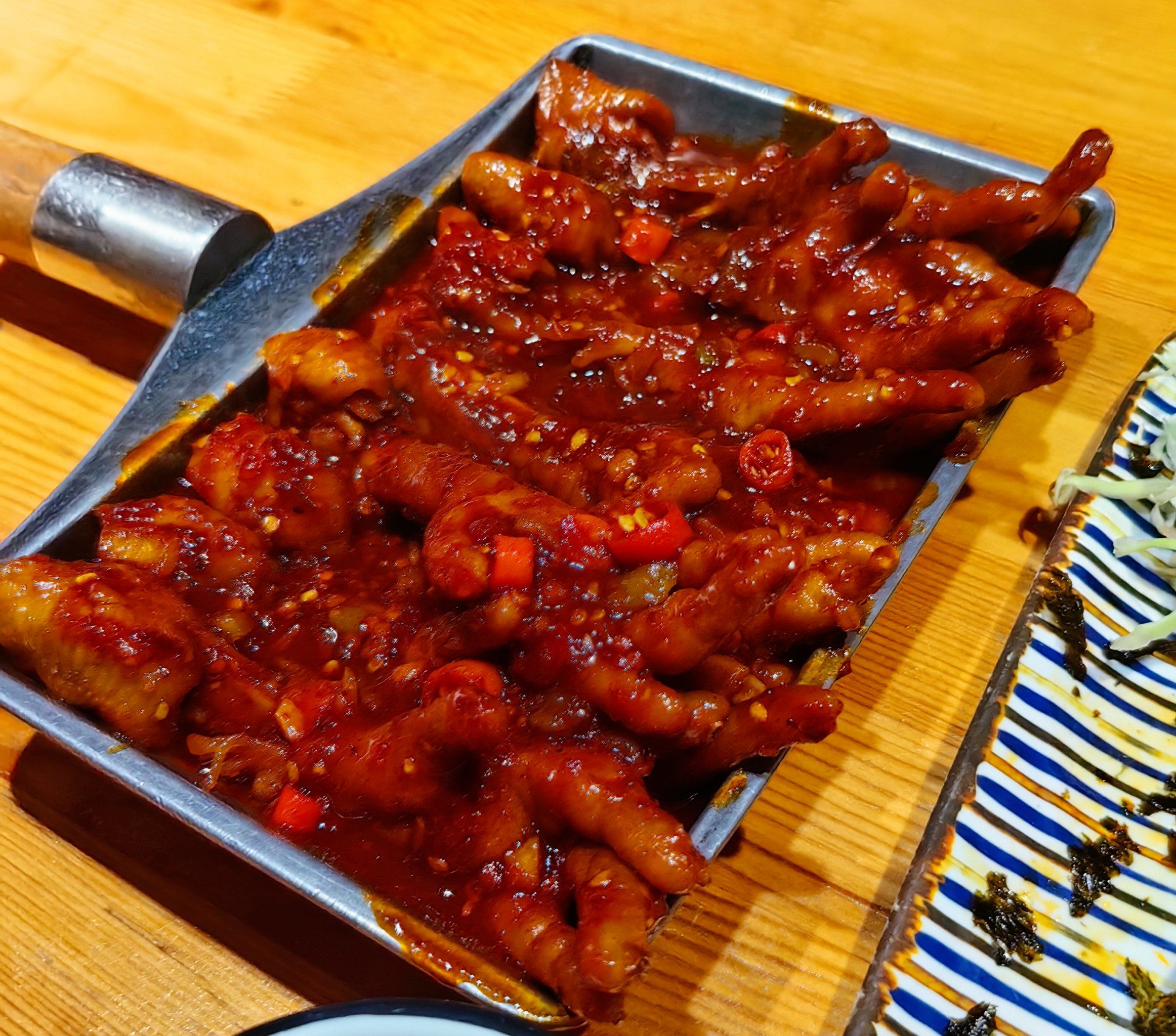 「小木屋拌饭(大连高新万达店)」##0元玩转这座城 
「火辣大鸡爪」