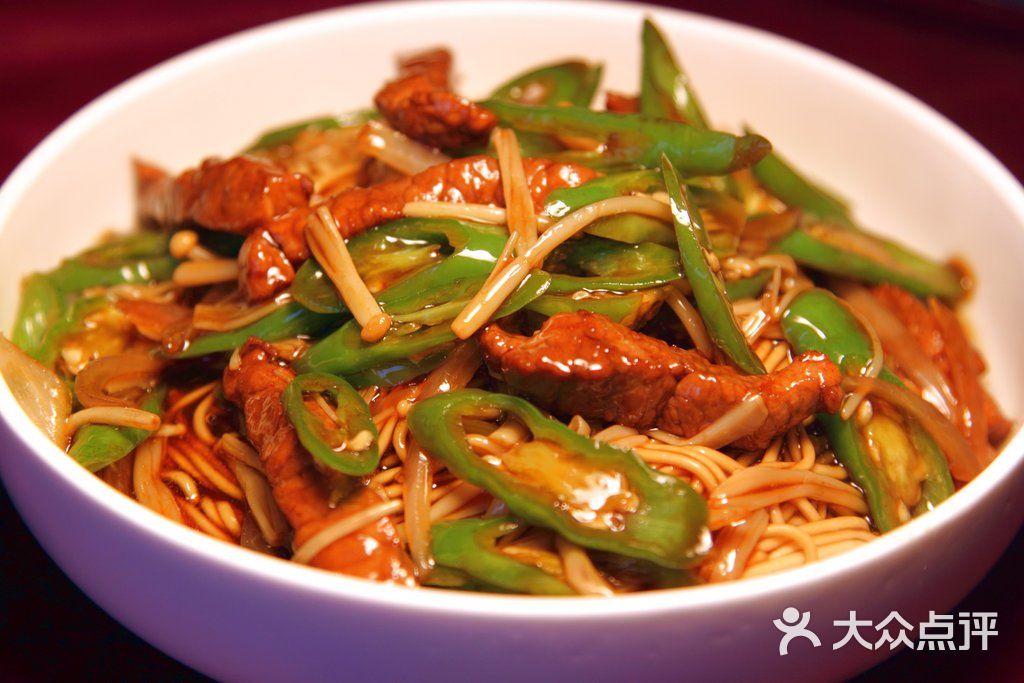 正面馆干锅小锅面鲜椒金菇牛柳面图片 - 第3张