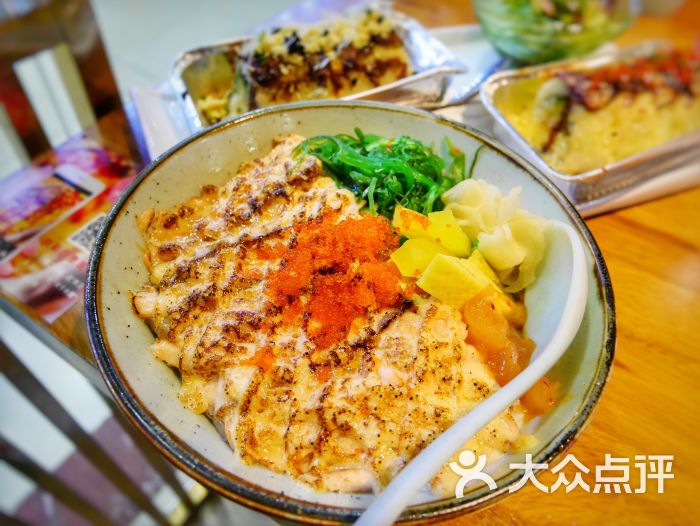 火焰三文鱼盖饭