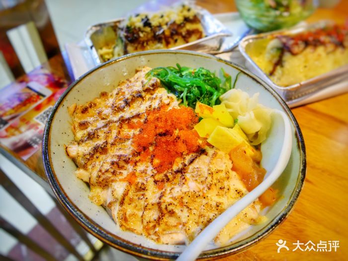 火焰三文鱼盖饭