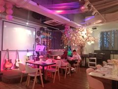 -樱花里音乐餐吧·牛扒椰子鸡(东圃店)