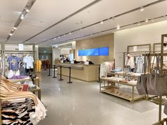 -URBAN REVIVO(济南领秀城贵和购物中心店)