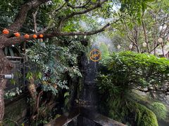 -Chom Cafe and Restaurant