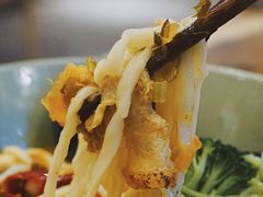 黄金脆皮猪五花面-陳八两面家(滨江天街店)