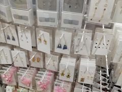 -名创优品(北京新中关购物中心地铁层店)