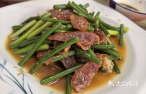 Sausage Stir-fried with Garlic Shoots