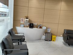 -瑞尔齿科(上海长风大悦城店)