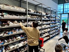 -百年港湾奥特莱斯(香炉礁店)
