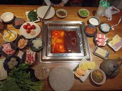 -吴氏老牌坊云南鱼豆花火锅店(通江街店)