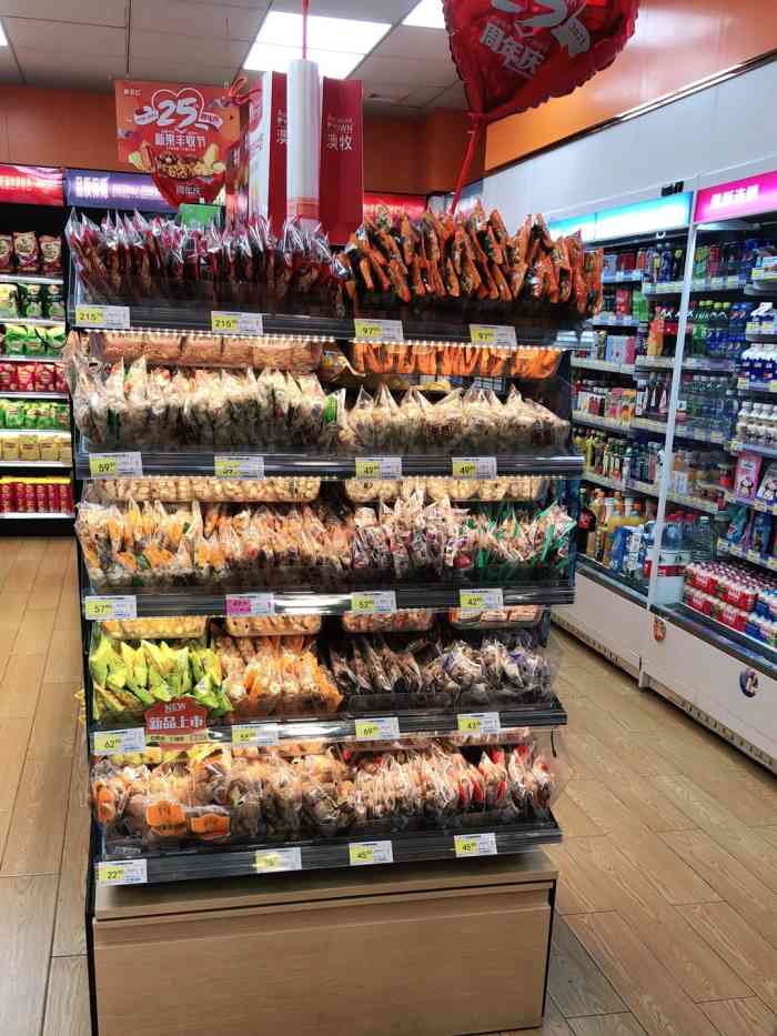 戴永红(融冠亲城店)-"[薄荷]环境:小小超市,三个满满的货柜.