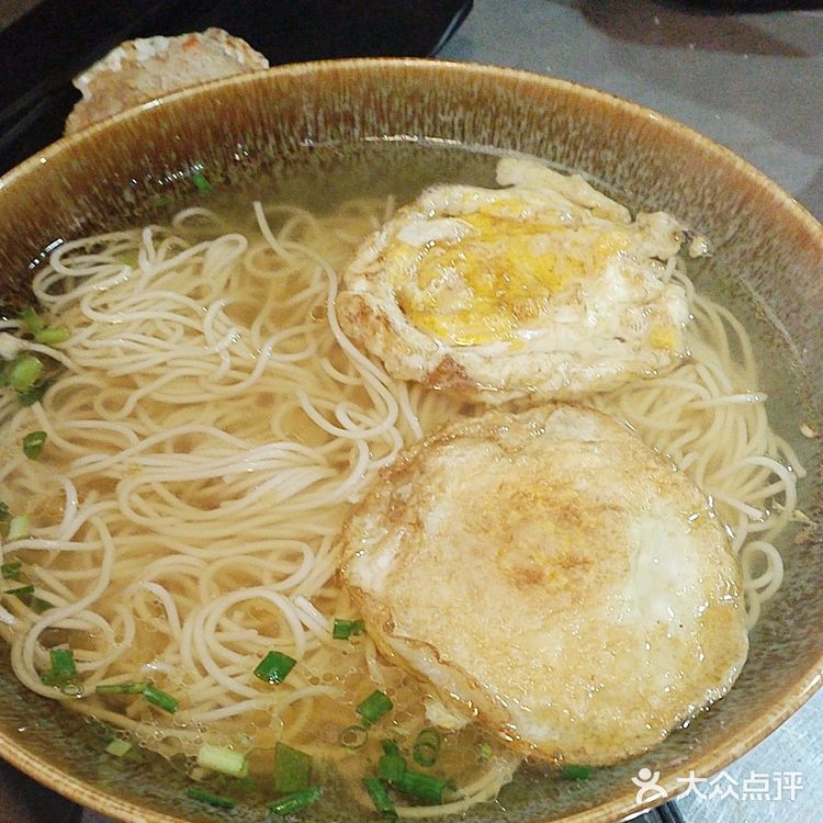 来这边品尝了一下他家的长寿面，还是特别好的